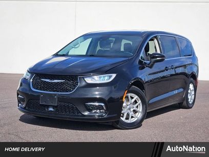 Used 2023 Chrysler Pacifica Touring-L