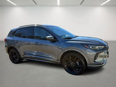 Used 2023 Ford Escape ST-Line Elite w/ Class II Trailer Tow Package image 6