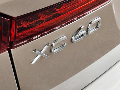 Used 2025 Volvo XC60 B5 Plus AWD/4WD image 31