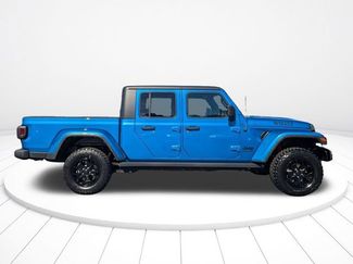 Used 2022 Jeep Gladiator Sport AWD/4WD video 2