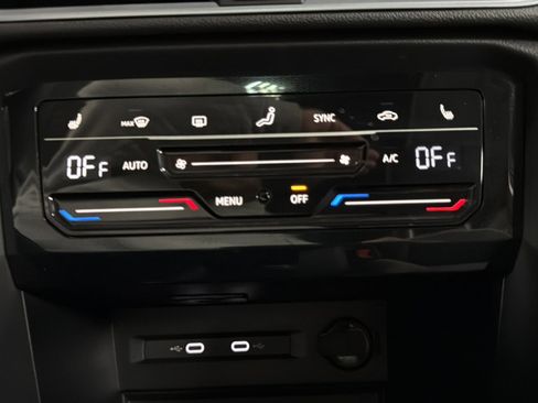 Used 2025 Volkswagen Taos SE image 26