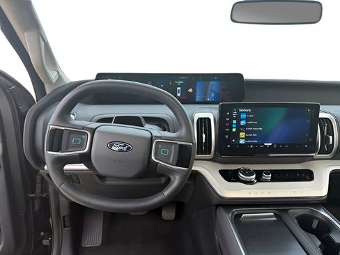 Used 2025 Ford Expedition Active AWD/4WD image 10