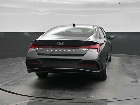 New 2026 Hyundai Elantra SE FWD image 6