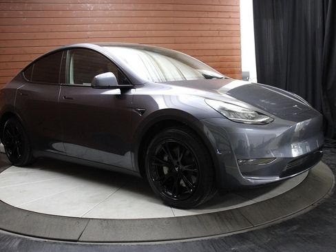 Used 2023 Tesla Model Y Long Range image 6