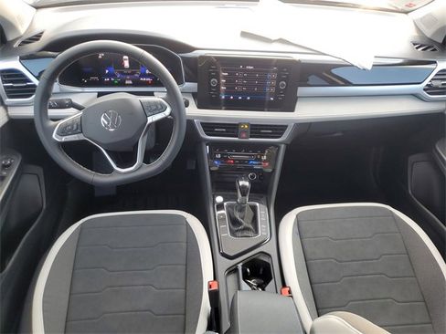 New 2025 Volkswagen Taos SE image 15