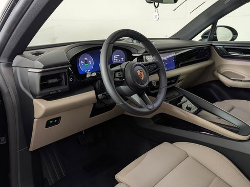 New 2026 Porsche Macan 4 Electric image 4