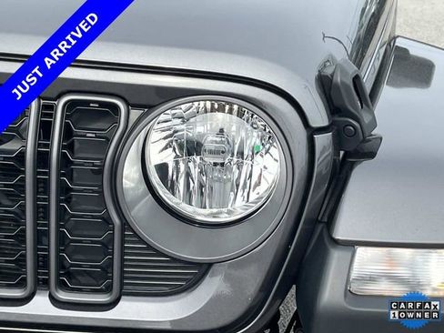 Certified 2024 Jeep Gladiator Sport AWD/4WD image 10