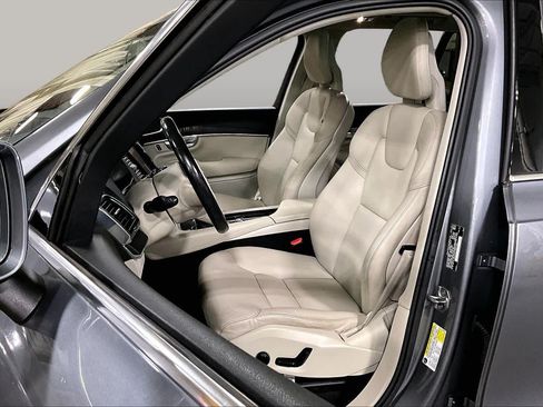 Used 2020 Volvo XC90 T6 Momentum w/ Protection Package Premier AWD/4WD image 8