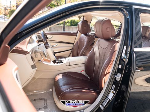 Used 2018 Mercedes-Benz S 560 4MATIC Sedan w/ Premium Package image 16
