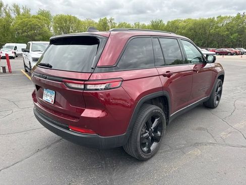 Used 2023 Jeep Grand Cherokee Altitude AWD/4WD image 10