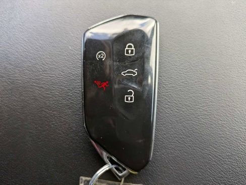 Used 2025 Volkswagen Atlas SE AWD/4WD image 32