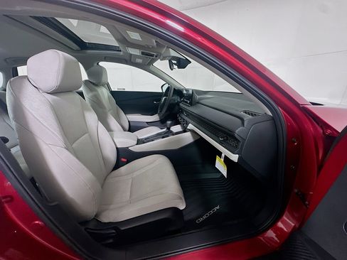 Used 2025 Honda Accord SE image 30