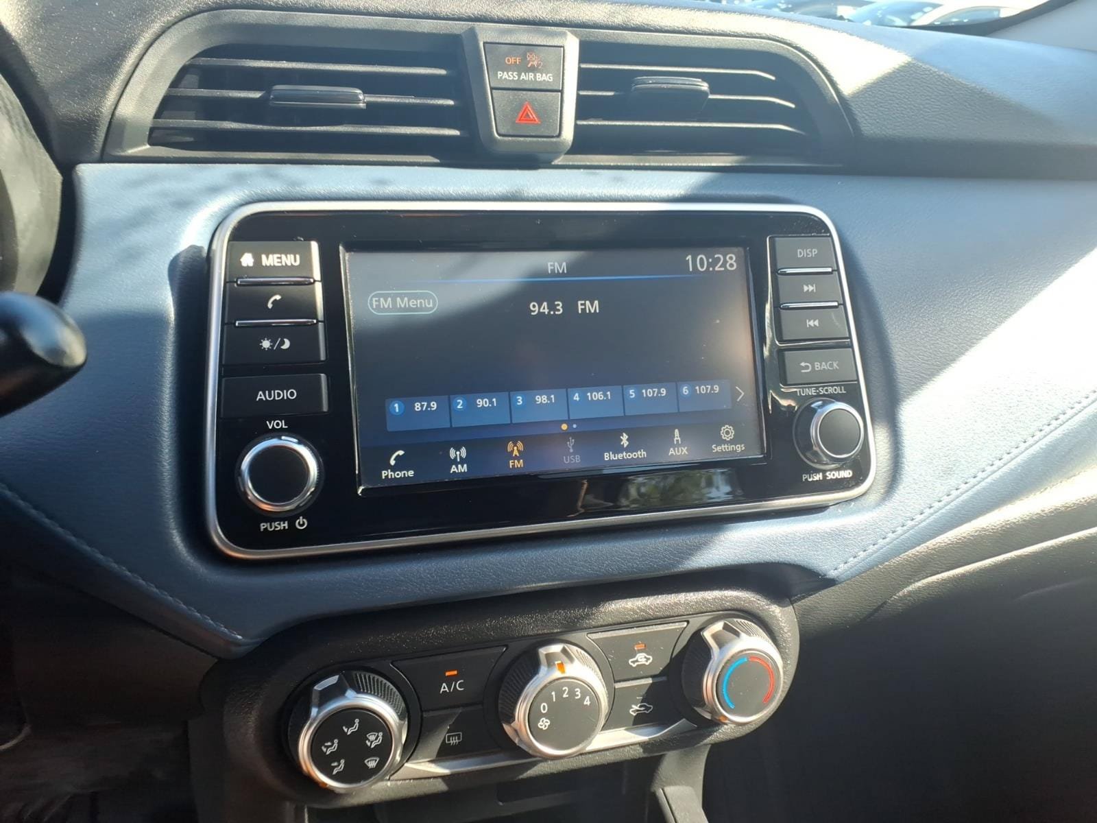 Used 2025 Nissan Versa SV FWD image 17