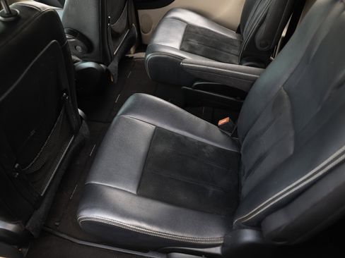 Used 2018 Dodge Grand Caravan SXT FWD image 14