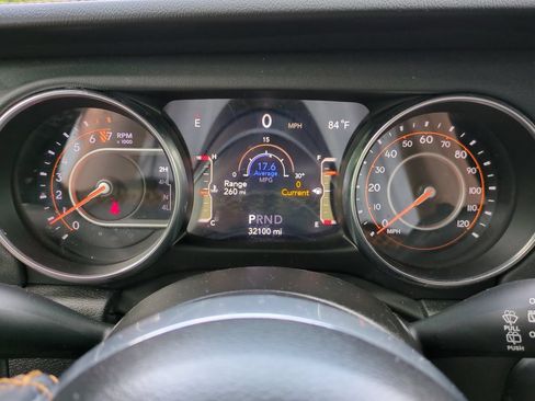 Used 2022 Jeep Wrangler Unlimited Sahara AWD/4WD image 27