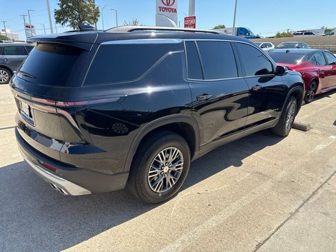 Used 2026 Chevrolet Traverse LT FWD image 4