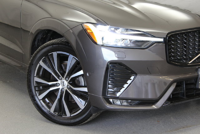 Used 2023 Volvo XC60 B5 Plus w/ Protection Package Premier AWD/4WD image 2