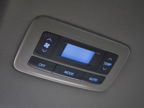 Used 2018 Toyota Sienna XLE w/ XLE Navigation Package FWD image 22
