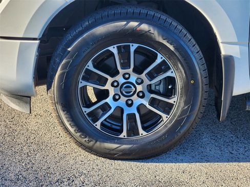Used 2021 Nissan Titan SV w/ SV Convenience Package image 7