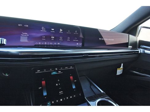 Used 2025 Cadillac Escalade Luxury image 10