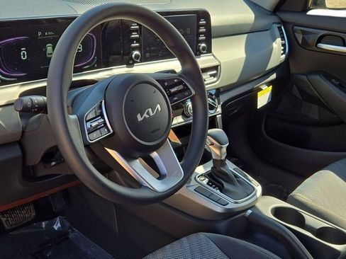 New 2026 Kia Seltos LX FWD image 17