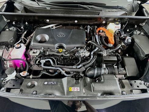 Used 2025 Toyota RAV4 LE AWD/4WD image 32