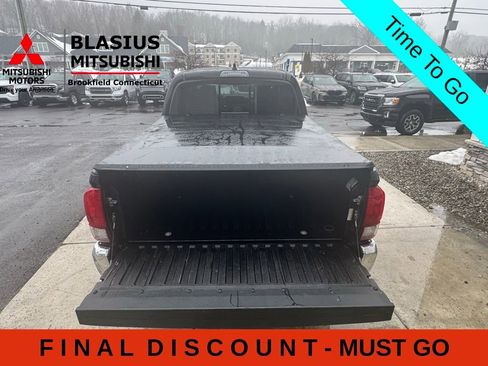 Used 2023 Toyota Tacoma SR5 AWD/4WD image 11