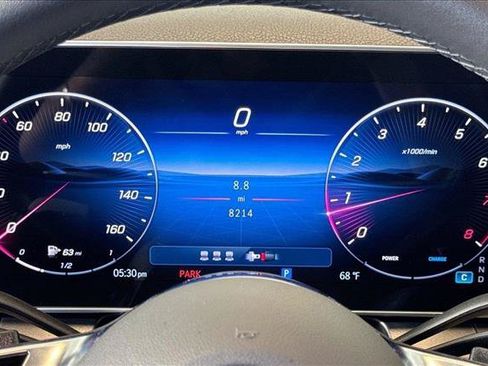 Used 2025 Mercedes-Benz GLC 300 image 12
