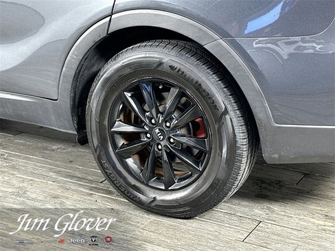 Used 2020 Kia Sorento LX image 12