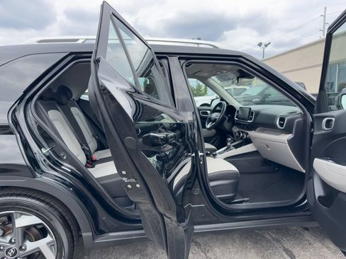 Used 2020 Hyundai Venue SEL w/ Convenience + Premium Package FWD image 10