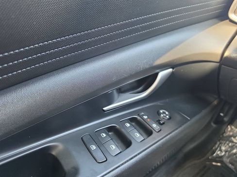 Used 2024 Hyundai Elantra SE FWD image 23
