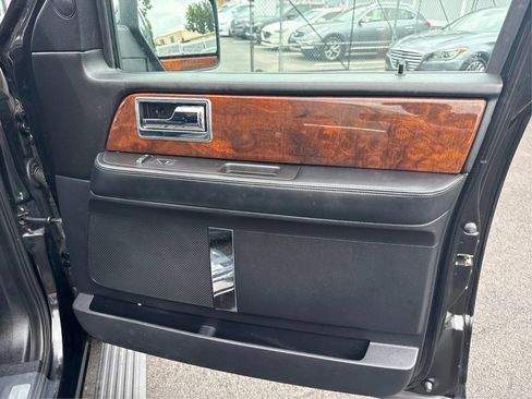 Used 2015 Lincoln Navigator 4WD image 21
