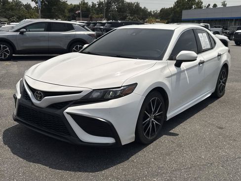 Used 2021 Toyota Camry SE FWD image 8