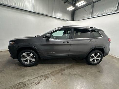 Used 2019 Jeep Cherokee Limited image 2