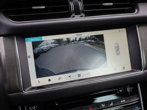 Used 2018 Jaguar XF S AWD/4WD image 33