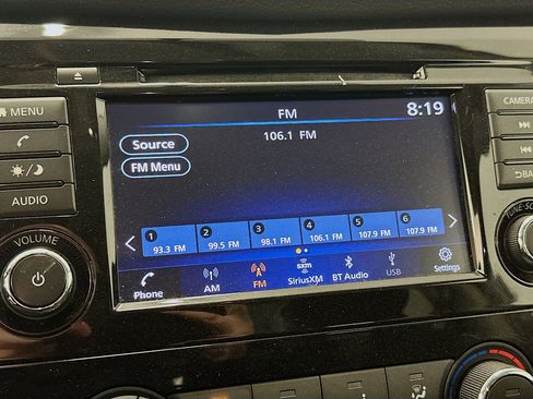 Used 2018 Nissan Rogue S image 21