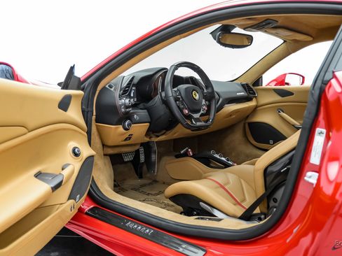 Used 2017 Ferrari 488 GTB RWD image 40