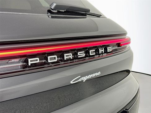 Used 2026 Porsche Cayenne Coupe AWD/4WD image 17