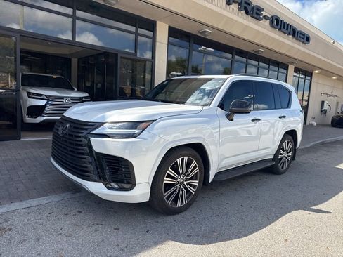 Used 2022 Lexus LX 600 4WD w/ Appearance Package image 12