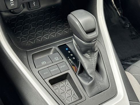 Certified 2022 Toyota RAV4 XLE image 26