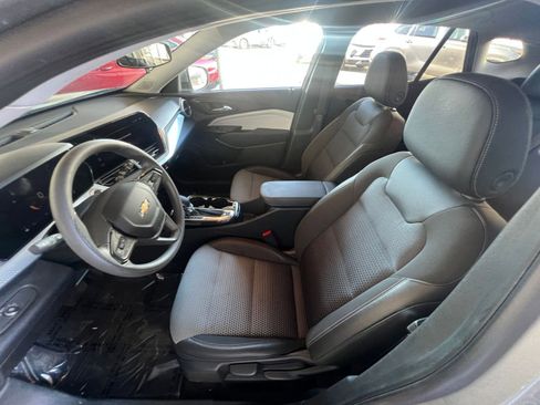 Used 2025 Chevrolet Trax LT FWD image 27