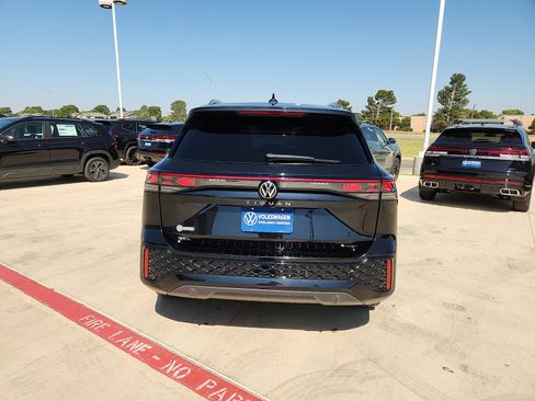 Certified 2025 Volkswagen Tiguan SEL R-Line AWD/4WD image 6