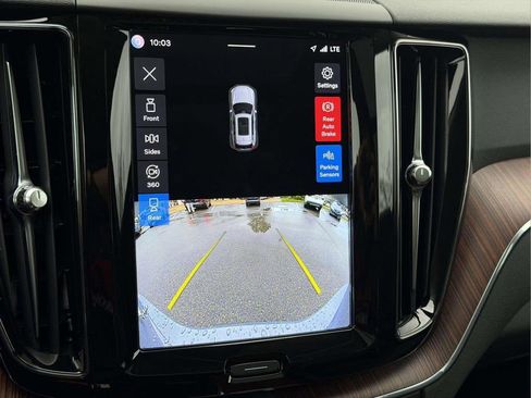 Used 2023 Volvo XC60 B5 Plus w/ Climate Package image 4