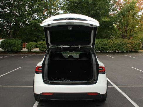 Used 2017 Tesla Model X 90D AWD/4WD image 37