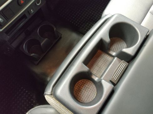 Used 2018 Nissan Titan S image 26