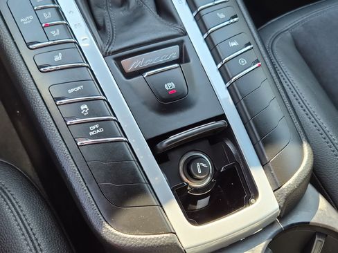 Used 2020 Porsche Macan image 29