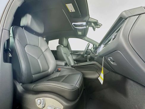 New 2026 Porsche Macan image 28