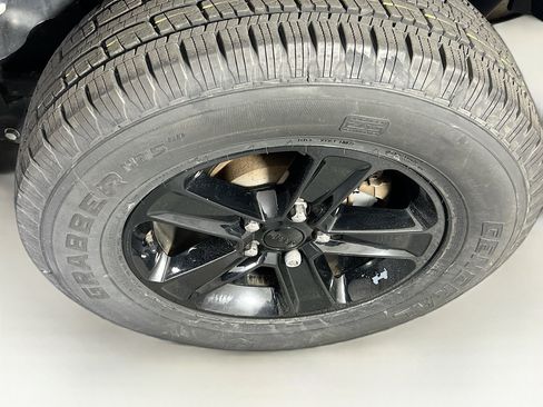 Used 2021 Jeep Wrangler Unlimited Sahara AWD/4WD image 30