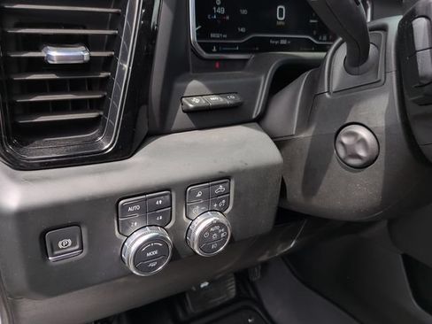 Used 2024 GMC Sierra 1500 AT4 w/ Technology Package AWD/4WD image 17