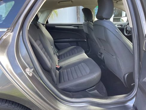 Used 2019 Ford Fusion SE image 24